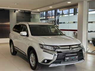2018 Mitsubishi Outlander III Рестайлинг 2, белый, 1967000 рублей, вид 3