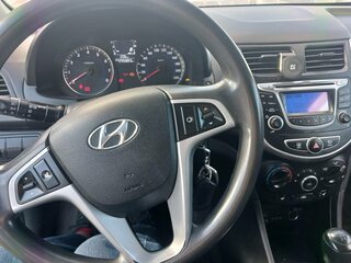 2013 Hyundai Solaris I, белый, 623000 рублей, вид 2