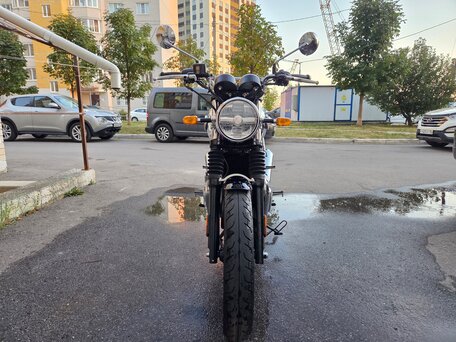 2024 Royal Enfield Interceptor 650, серебристый, 610000 рублей, вид 3