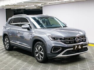 2023 Volkswagen Tayron I Рестайлинг, серебристый, 2400017 рублей, вид 3