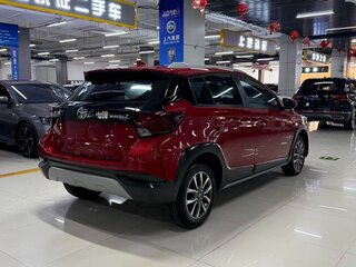 2022 Toyota Yaris L X XP150 Рестайлинг, красный, 940000 рублей, вид 4