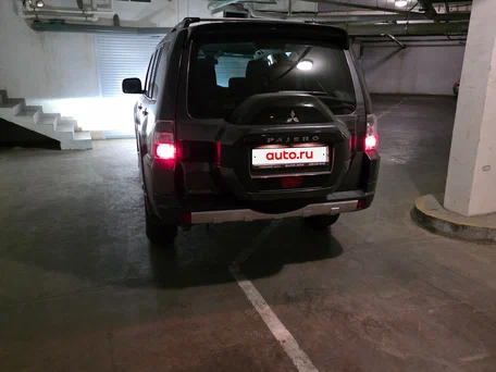 2015 Mitsubishi Pajero IV Рестайлинг 2, серый, 3990000 рублей, вид 1