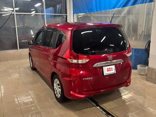 2020 Honda Freed II Рестайлинг, красный, 1690000 рублей, вид 3