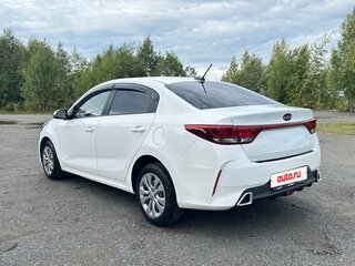 2021 Kia Rio IV Рестайлинг, белый, 1400000 рублей, вид 5