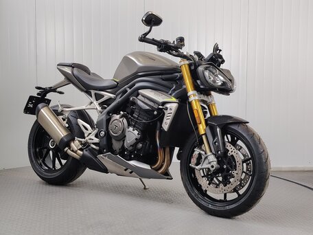 2021 Triumph Speed Triple, серый, 1169000 рублей, вид 2