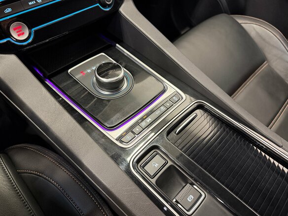 2017 Jaguar F-Pace I, серый, 2390000 рублей - вид 18