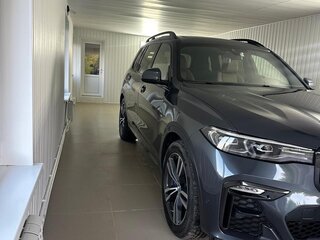 2021 BMW X7 40i I (G07), серый, 6900000 рублей, вид 4
