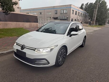 2023 Volkswagen Golf VIII, белый, 1370000 рублей, вид 3
