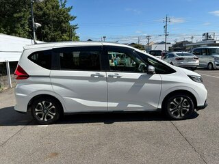 2021 Honda Freed+ II Рестайлинг, белый, 1810000 рублей, вид 3