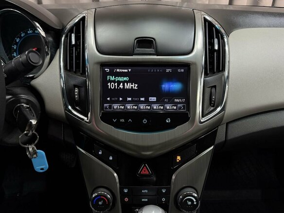 2013 Chevrolet Cruze I Рестайлинг, белый - вид 13