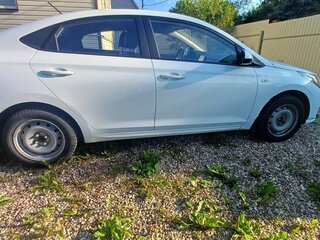 2021 Hyundai Solaris II Рестайлинг, белый, 1800000 рублей, вид 4
