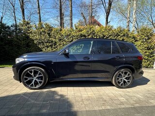 2020 BMW X5 30d IV (G05/G18), чёрный, 7500000 рублей, вид 4