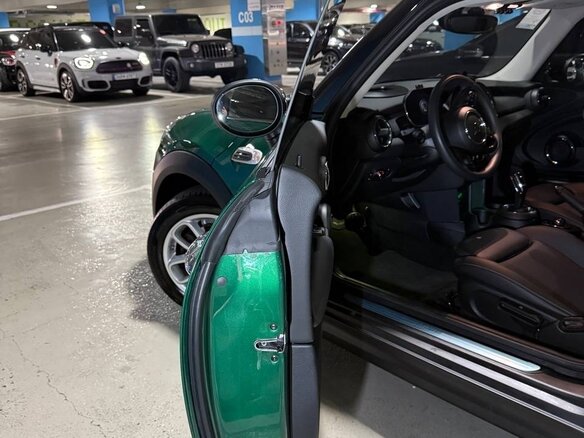 2020 Mini Hatch Cooper III (F55/F56) Рестайлинг, зелёный - вид 9