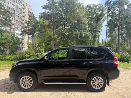 2016 Toyota Land Cruiser Prado 6-speed 150 Series Рестайлинг 1, чёрный, 4300000 рублей, вид 4