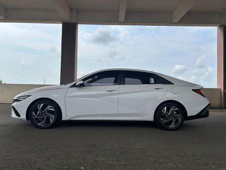 2023 Hyundai Elantra N Line VII (CN7) Рестайлинг, белый, 2050000 рублей, вид 2