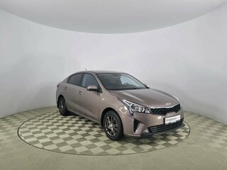 2021 Kia Rio IV Рестайлинг, серый, 1715000 рублей, вид 3