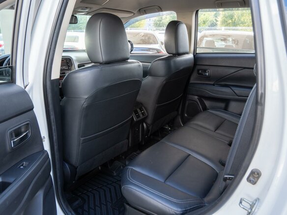 2018 Mitsubishi Outlander III Рестайлинг 3, белый - вид 10