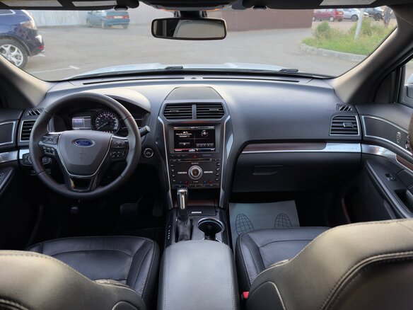 2016 Ford Explorer V Рестайлинг, белый, 2700000 рублей - вид 15