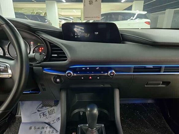 2023 Mazda 3 Axela IV (BP), белый, 1690000 рублей - вид 8