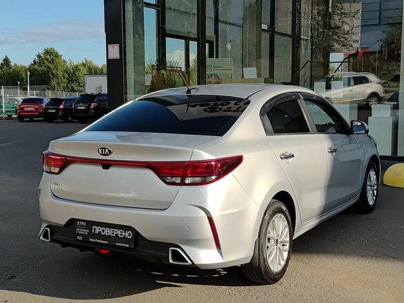 2021 Kia Rio IV Рестайлинг, серый - вид 4
