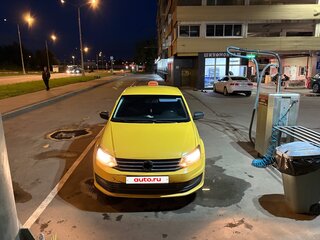 2017 Volkswagen Polo V Рестайлинг, жёлтый, 420000 рублей, вид 1