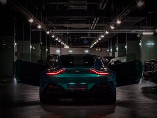 2025 Aston Martin V8 Vantage S IV Рестайлинг, зелёный, 36300000 рублей, вид 4