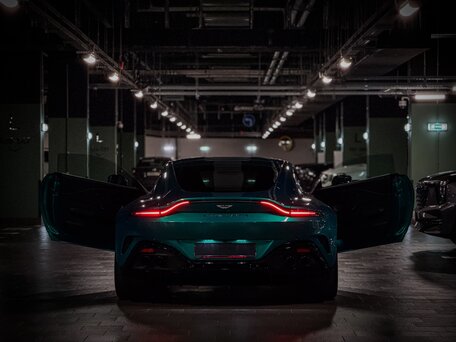 2025 Aston Martin V8 Vantage S IV Рестайлинг, зелёный, 36300000 рублей, вид 4