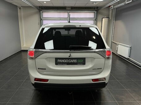 2013 Mitsubishi Outlander III, белый, 1299000 рублей, вид 5