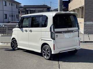 2022 Honda N-BOX II Рестайлинг, белый, 802000 рублей, вид 4