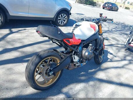 2025 Yamaha XSR900, чёрный, 1055354 рублей, вид 3