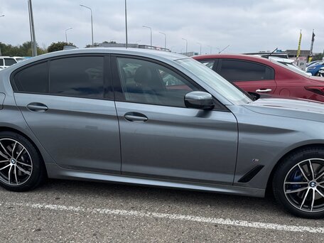 2020 BMW 5 серии 530i xDrive VII (G30/G31/G38) Рестайлинг, серый, 5300000 рублей, вид 4