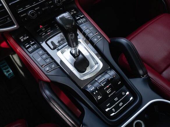 2015 Porsche Cayenne GTS II Рестайлинг (958), чёрный, 3800000 рублей - вид 10