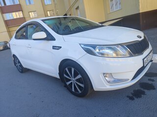 2014 Kia Rio 6-speed III, белый, 870000 рублей, вид 2