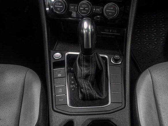 2020 Volkswagen Jetta 6-speed VII, оранжевый, 1999900 рублей - вид 24