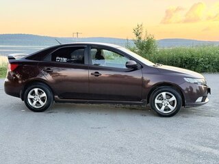 2010 Kia Cerato 6-speed II, красный, 600000 рублей, вид 3