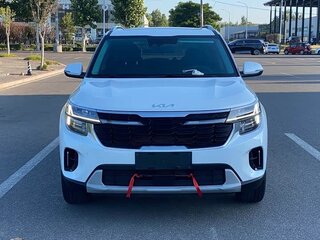2023 Kia Seltos I Рестайлинг, белый, 1733000 рублей, вид 2