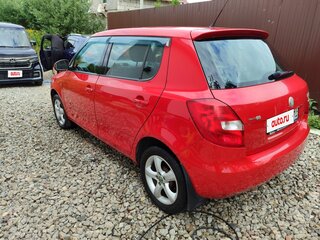 2010 Skoda Fabia II Рестайлинг, красный, 400000 рублей, вид 4