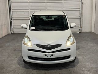 2010 Toyota Ractis I, белый, 649911 рублей, вид 2