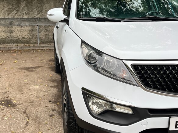 2011 Kia Sportage III, белый, 1370000 рублей - вид 2