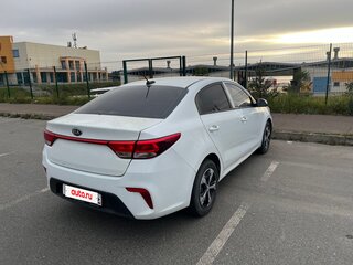 2018 Kia Rio IV, белый, 700000 рублей, вид 3
