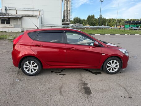 2014 Hyundai Solaris I Рестайлинг, красный, 770000 рублей, вид 3
