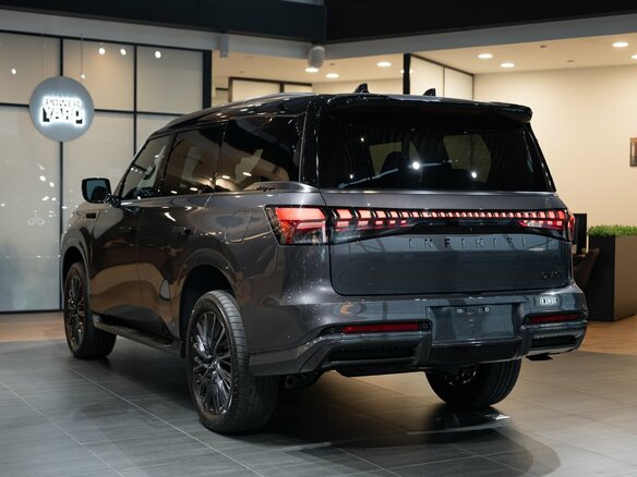 2025 Infiniti QX80 II, серый, 17990000 рублей - вид 4