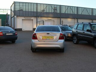 2011 Ford Focus II Рестайлинг, серебристый, 299000 рублей, вид 4