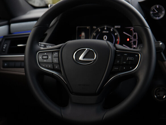 2025 Lexus ES 200 VII Рестайлинг 2, золотистый, 5830000 рублей - вид 6