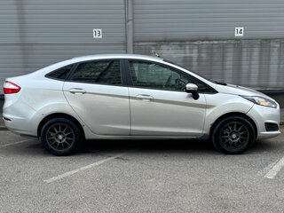 2016 Ford Fiesta Mk6 Рестайлинг, серебристый, 529000 рублей, вид 4