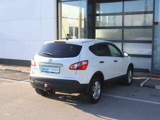 2013 Nissan Qashqai I Рестайлинг, белый, 1049000 рублей, вид 5