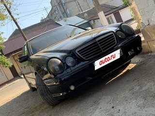 1999 Mercedes-Benz E-Класс 200 II (W210, S210) Рестайлинг, чёрный, 450000 рублей, вид 1