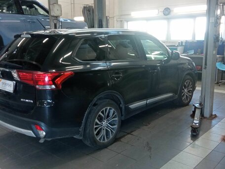 2016 Mitsubishi Outlander III Рестайлинг 2, чёрный, 1660000 рублей, вид 3