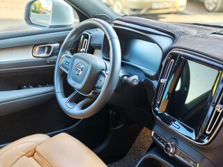 2022 Volvo XC40 8AT I, белый, 4010000 рублей, вид 4