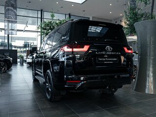 2021 Toyota Land Cruiser 300 Series, чёрный, 8290000 рублей, вид 4